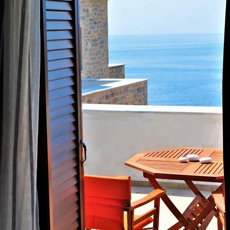 Athevillas Chrysoula * Mézapos