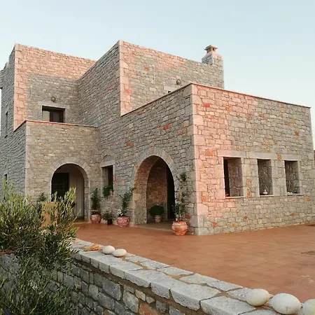 Athevillas Chrysoula Βίλα *