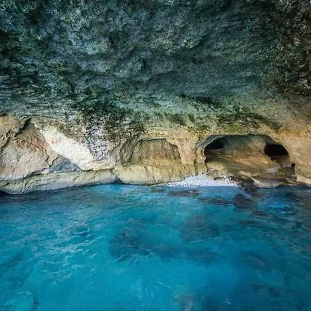 Athevillas Chrysoula * Mézapos