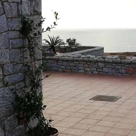 Athevillas Chrysoula Mézapos