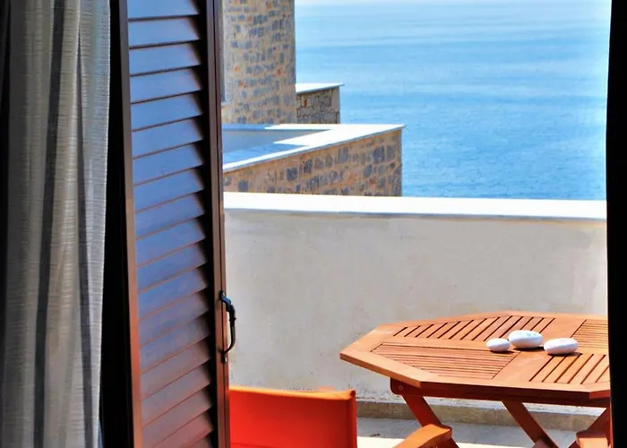 Athevillas Chrysoula * Mézapos