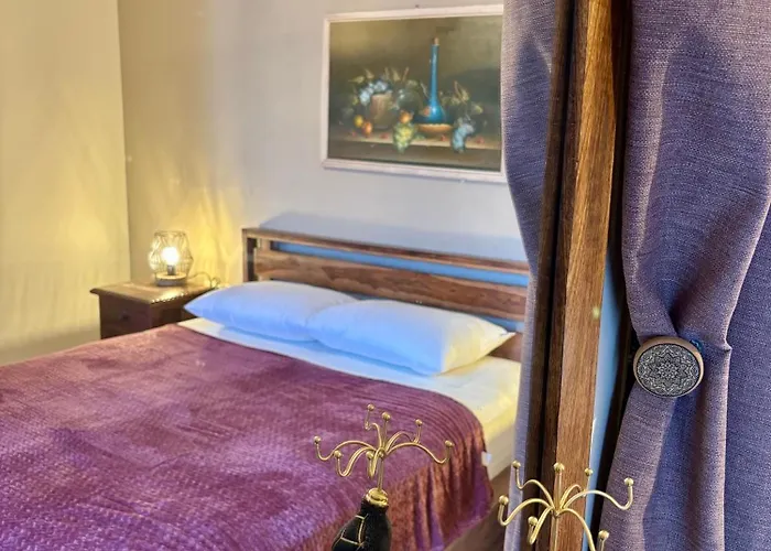 Athevillas Chrysoula Mezapos